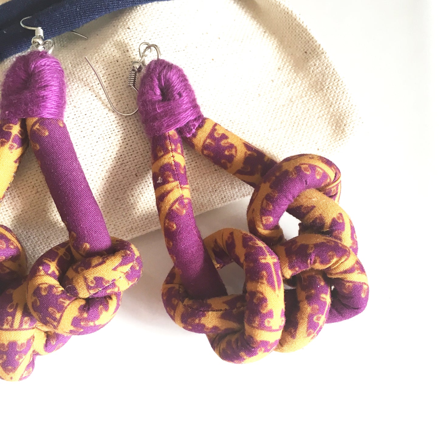 KNOTS Orecchini in tessuto - Luminarie VIOLA