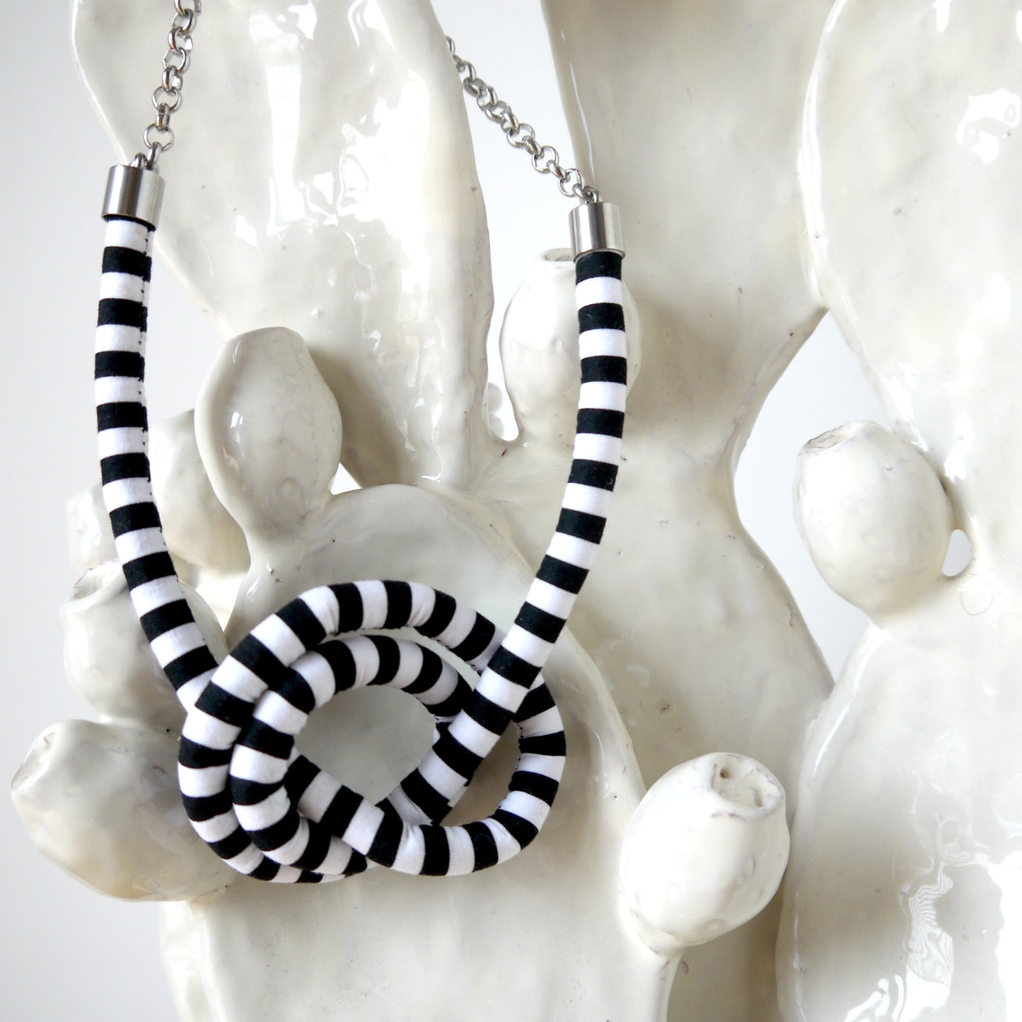 KNOTS Collana in tessuto - Righe