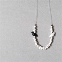 Carica l&#39;immagine nel visualizzatore di Gallery, Collana in ceramica - Uccellacci&amp;Uccellini